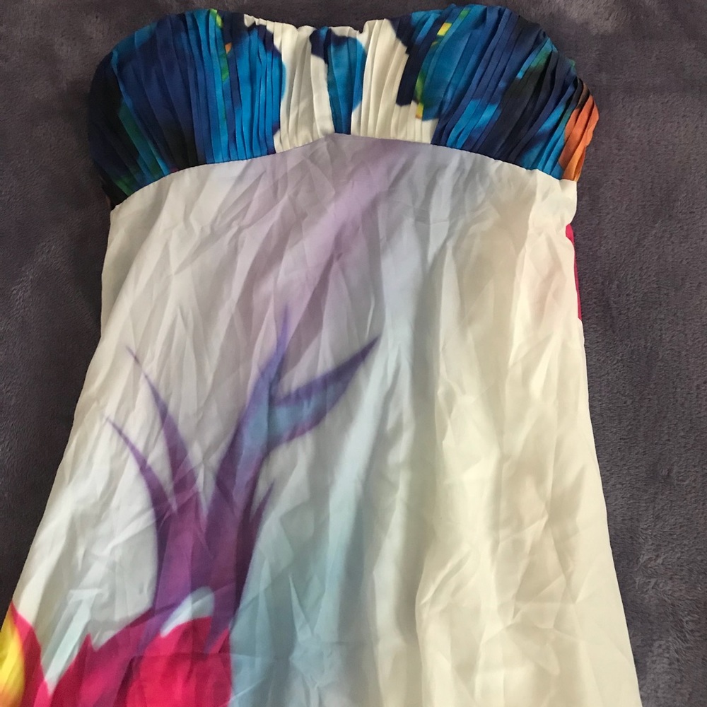 Strapless dress size medium runs large
